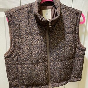 Ladies leopard print puffer vest - Sz small